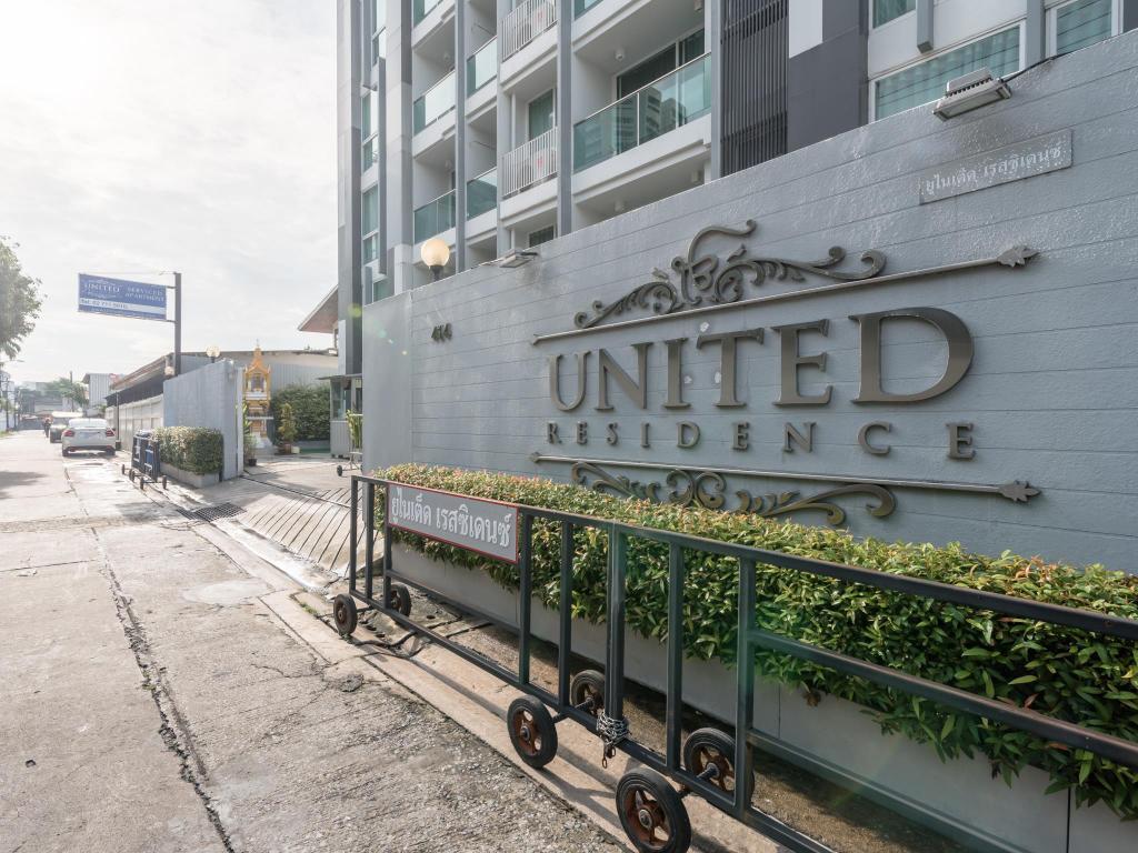 United Residence Ekamai Bangkok Bagian luar foto